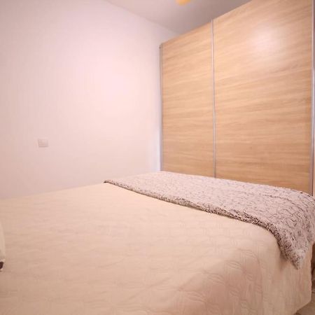 Barrio De Triana - Bidasoa Facil Aparcamiento Севилья Экстерьер фото